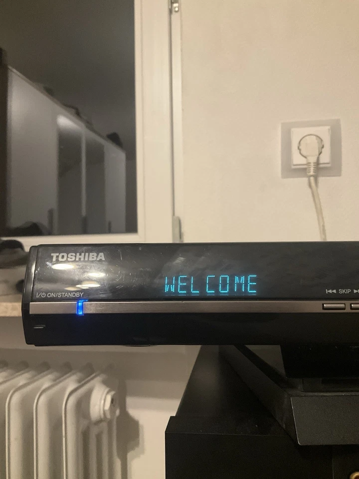 Toshiba HD-EP30 HD-DVD Player mit Fernbedienung, Schwarz - Bild 2 von 3