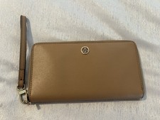 Tory Burch Robinson Passport Continental Women's Wallet - Brown
