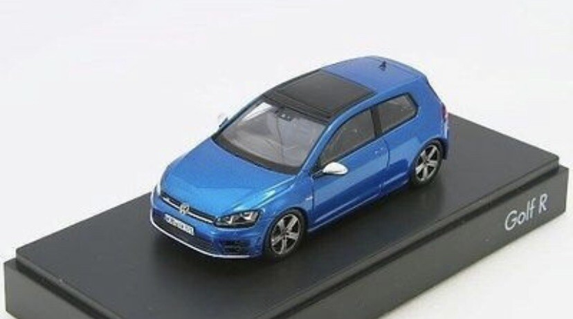 VERY RARE VW GOLF 5G 7 VII “R” 3 DOOR LAPIZ BLUE R32 1:43 SPARK