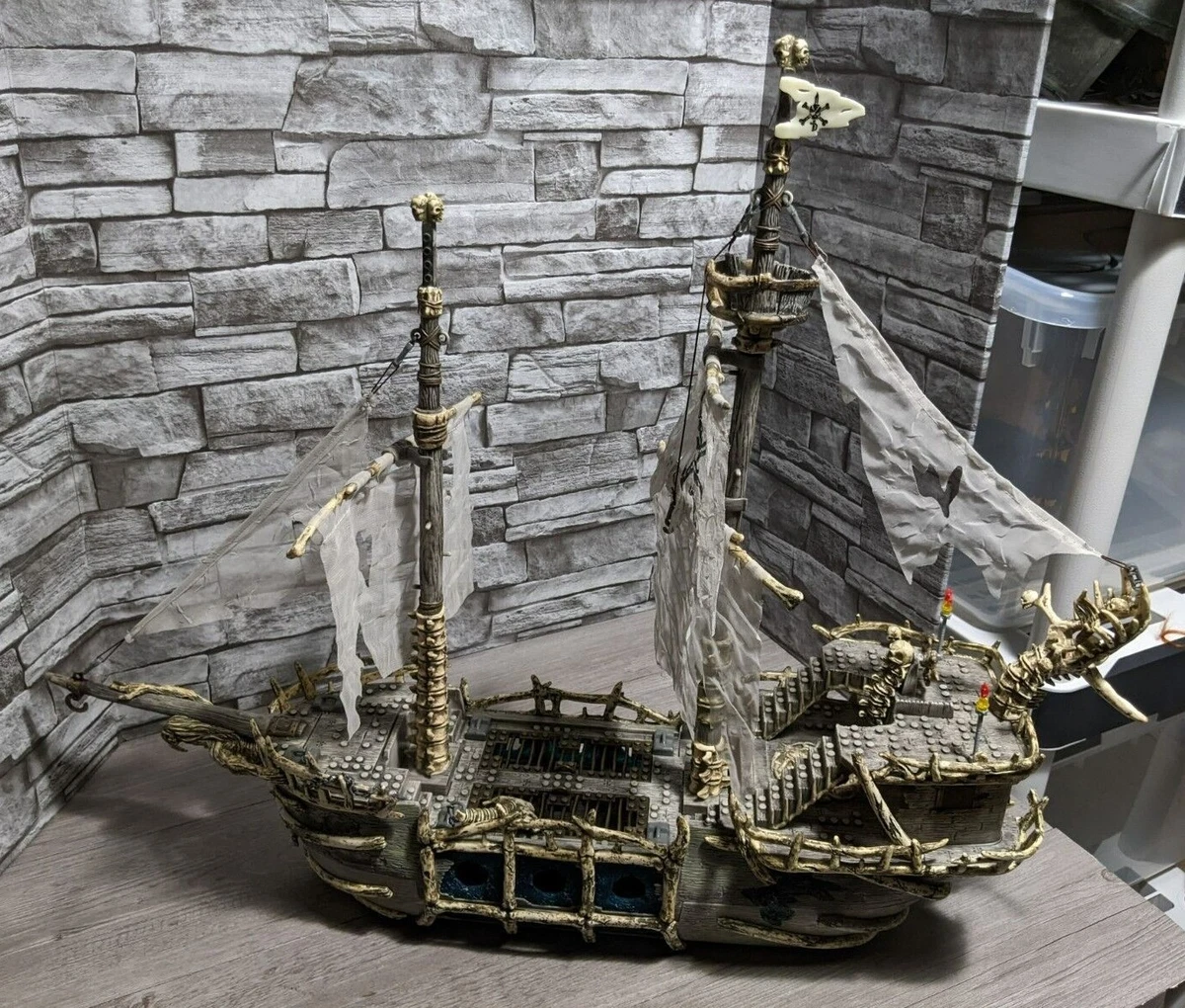 Mega bloks pyrates sales dread eye's phantom