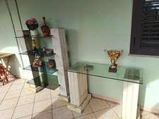 Arredo di design in pietra leccese e vetro – Libreria / Consolle