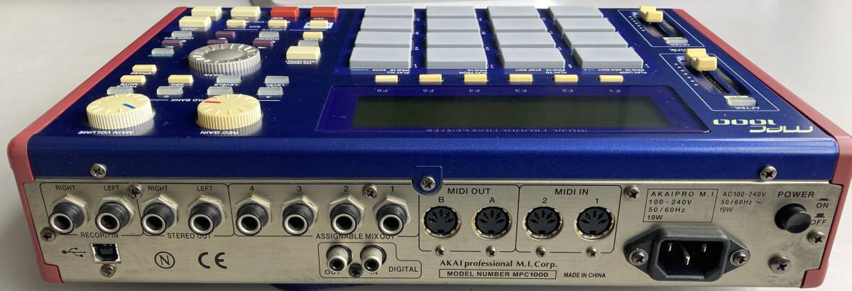 AKAI MPC1000 Stereo Sampler Sampling Machine 64-Track Sequencer