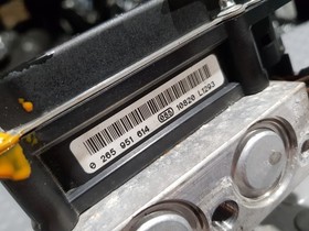 2012 Mercedes E Class Coupe C207 E250 2.1 CDI Abs Pump a2124313512