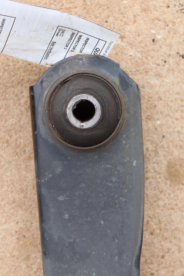 GMC YUKON XL 1500 2007-2013 suspensión trasera derecha brazo de control de arrastre inferior OEM Foto 3 de 4