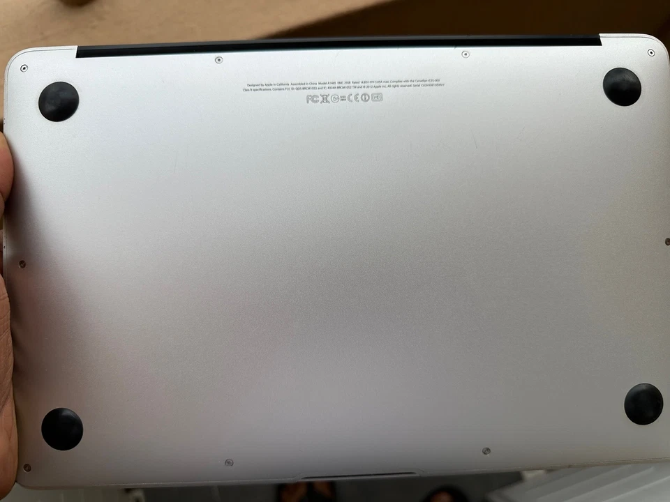 Apple MacBook Air 2012 i5 Processor 121Gb SSD HD 4Gb RAM 11.6 in - Image 3 of 3