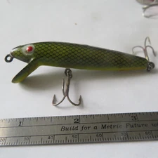 FISHING LURE UNKNOWN  3"   MINNOW  BLACK, GREEN, YELLOW