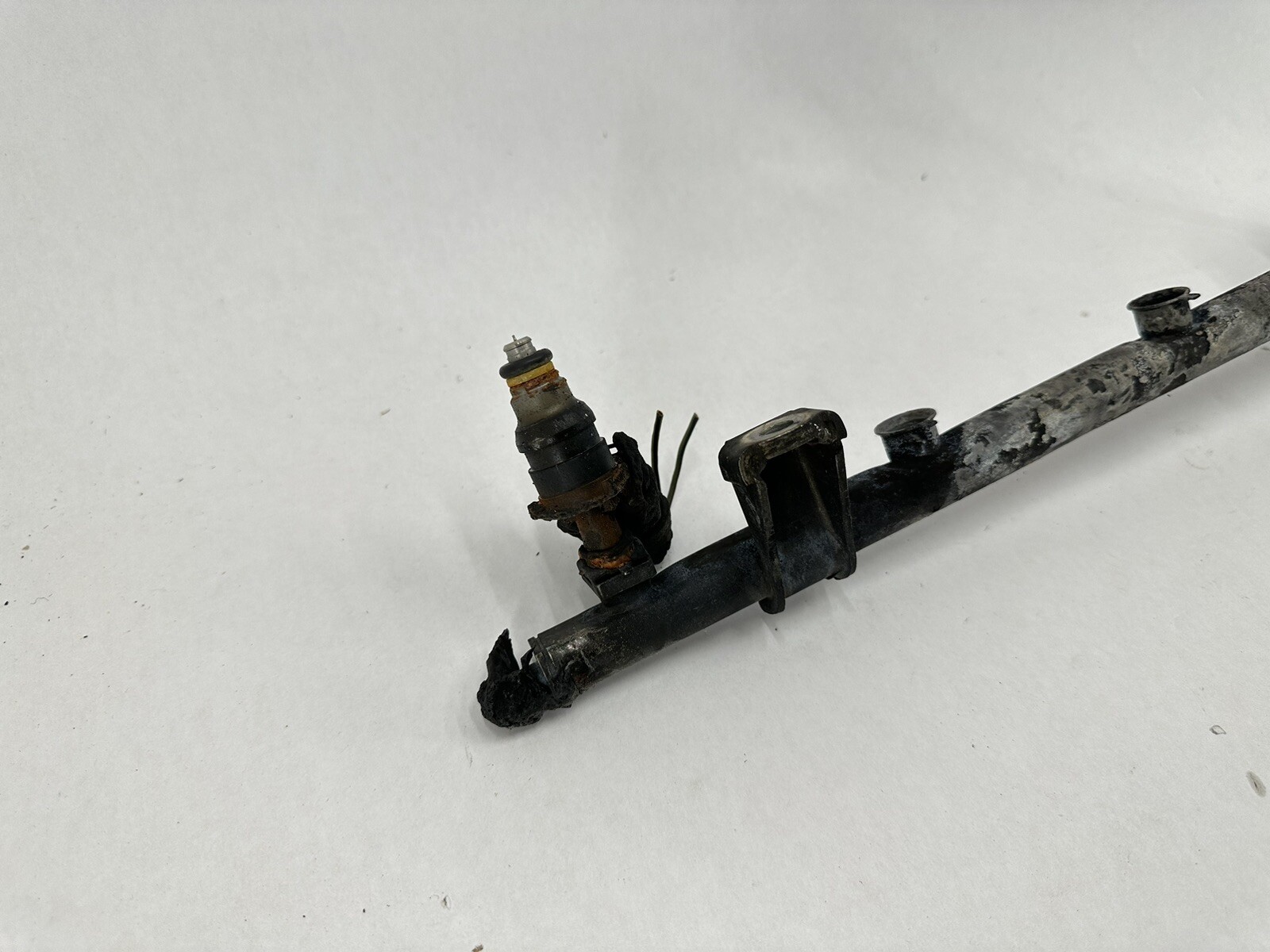 1995 Ferrari 355 F355 Spider Motronic 2.7 LH Fuel Injector Rail Pipe 172560
