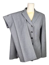 Collections For Le Suit Polyester Pant Suit Size 8 Light Gray Notch Collar 2PC