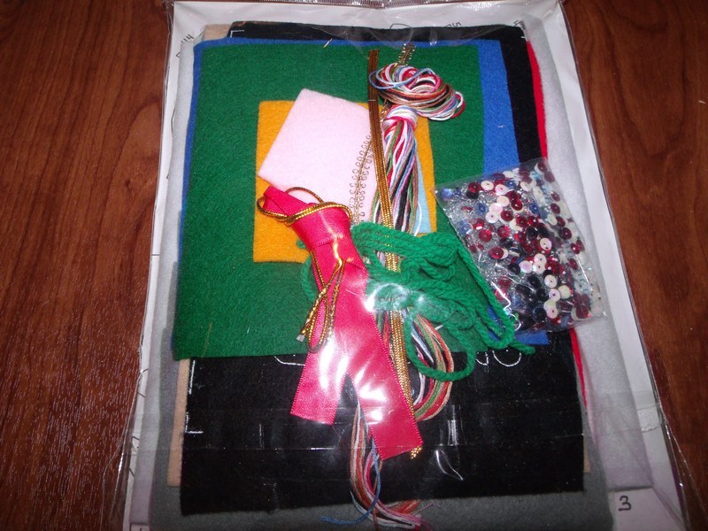 Design Works Felt Jewel Stocking Kit  SNOWMAN AND ANIMALS 16"