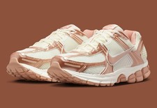 NEW Nike Zoom Vomero 5 Women s Size 6.5 Sail/Rose Gold IQ9603-133 Fast Shipping