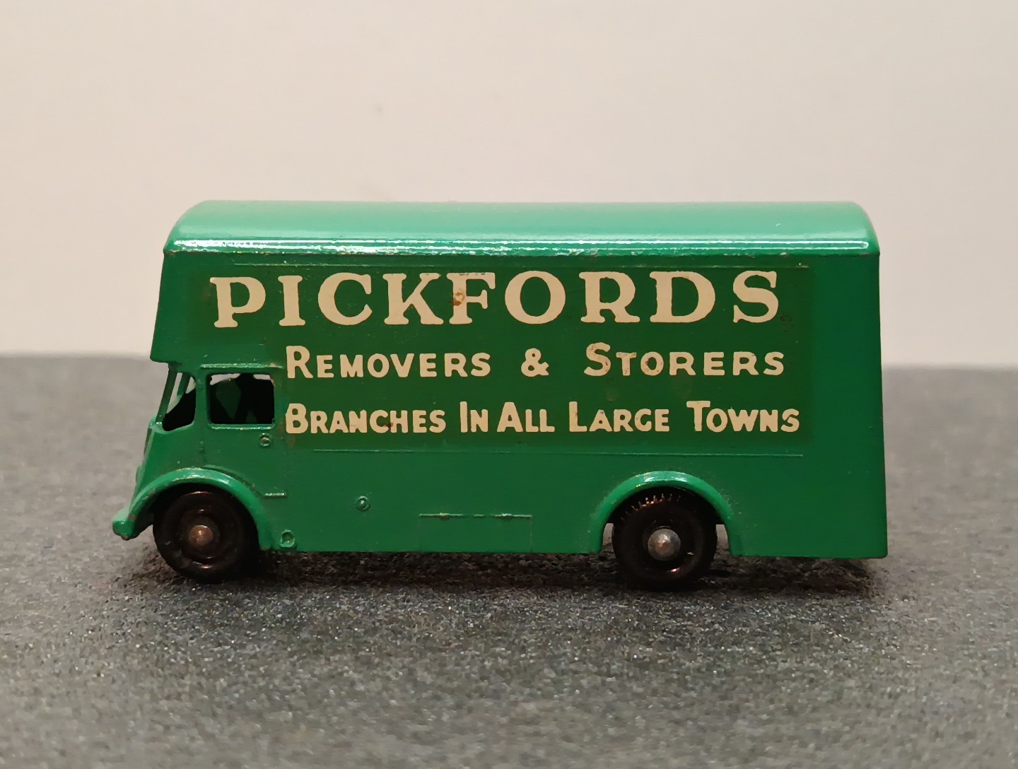 Matchbox 46b, Pickford removal Van - Free Price Guide & Review