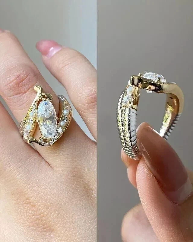 Anillo de compromiso de diamantes de corte ovalado de 2,50 quilates enchapado en oro amarillo de 14 quilates Foto 2 de 4