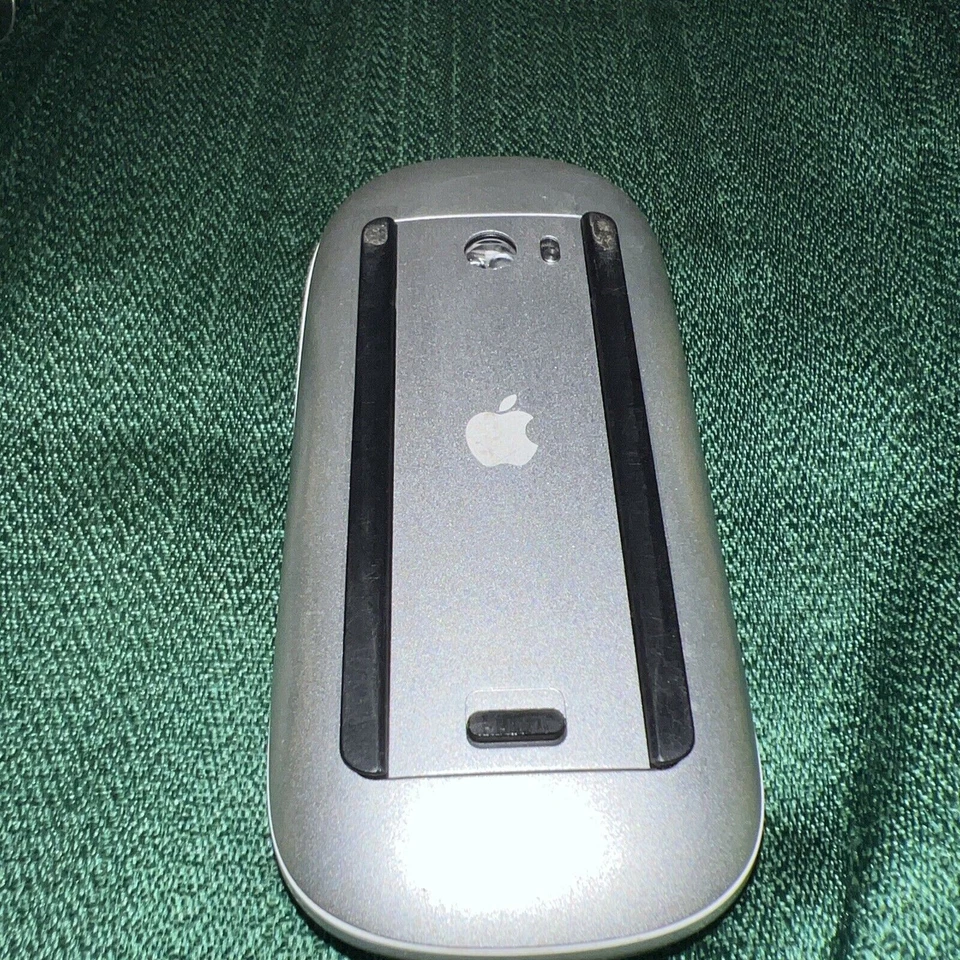 Apple Wireless Keyboard and Mouse Combo (A1314) (A1296) Battery Powered - Image 3 of 4