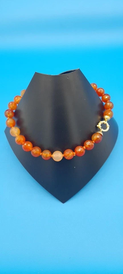 Collana artigianale con corniola sfaccettata con fermaglio argento laminato oro - Immagine 2 di 4