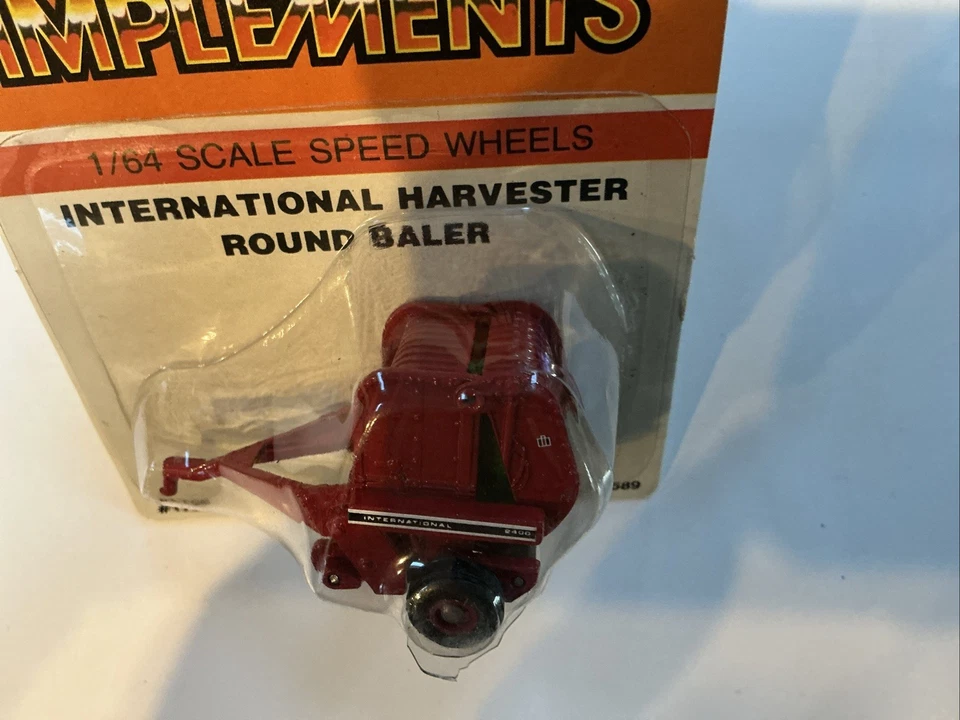 Ertl Die-Cast Implements 1/64 International IH Round Baler NIB - Image 2 of 3