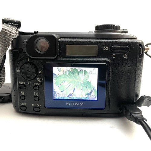 Sony Cyber-Shot DSC-S85 4.1MP Digital Camera No Battery Or Charger CAMERA ONLY - Picture 3 of 4