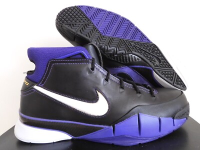 NIKE KOBE 1 PROTRO ''REIGN'' BLACK-WHITE-VARSITY PURPLE SZ 9.5 [AQ2728-004]