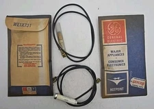 2pcs NOS Leecraft Amber Flush TINEON 3600 5/16" Press-Fit Panel Lights WE1X731