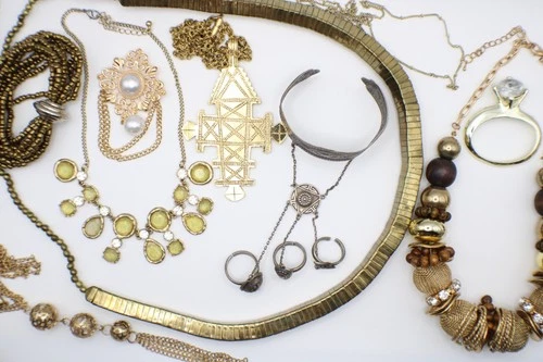 Vintage Style Costume Jewelry Lot – Necklaces, Bracelet, Brooches – Mixed