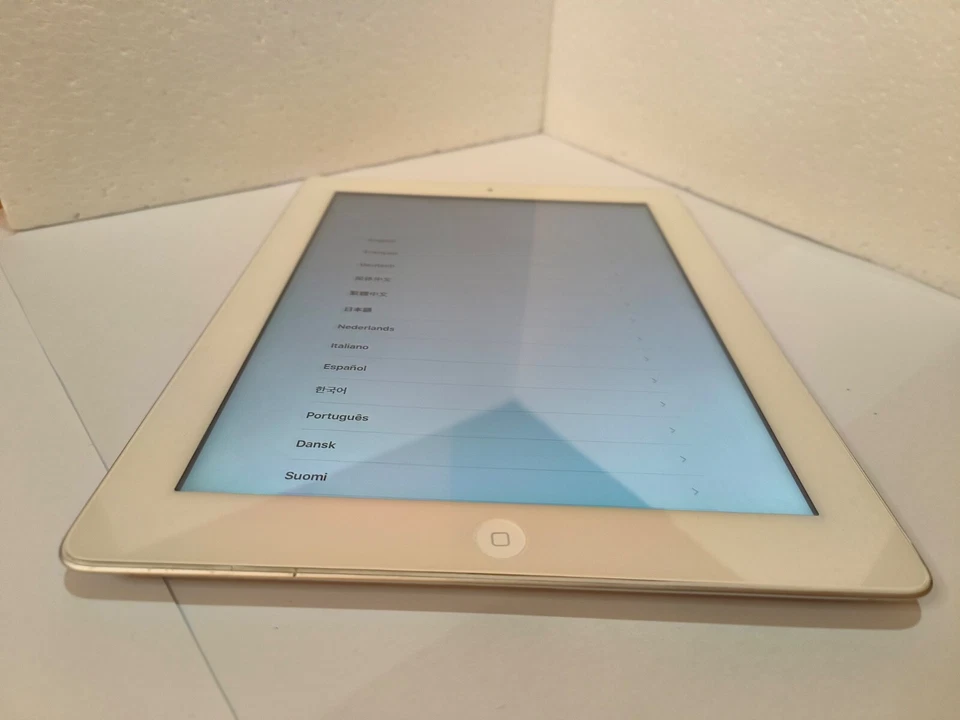 Apple iPad (3rd Generation) 64GB White [A1430] [iPad3, 3] Wifi + Cellular - Image 2 of 4