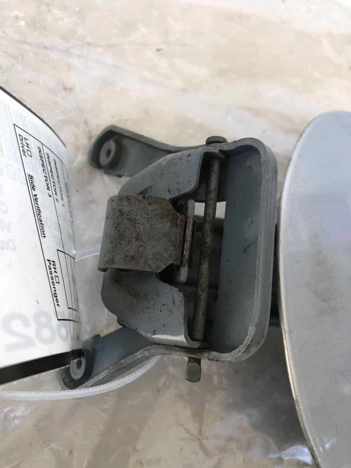 1997 - 2002 FORD ESCORT Rear Fuel Gas Filler Door Paint Code TS Silver Metallic - Image 2 of 4