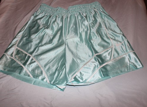 Nike Damen Swoosh Fly Shorts CZ3978-382 Kordelzug Größe Large - Bild 2 von 5