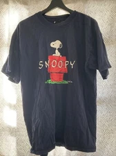Snoopy On Doghouse - Peanuts - Schulz - Black Shirt - L
