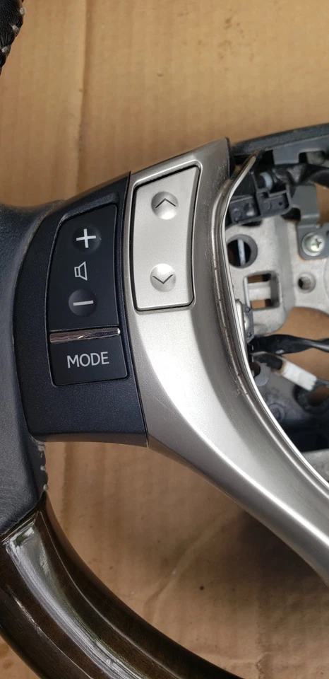 Volante apto para Lexus IS250/300/350 RCF 2014-2020 con moldura Foto 3 de 4