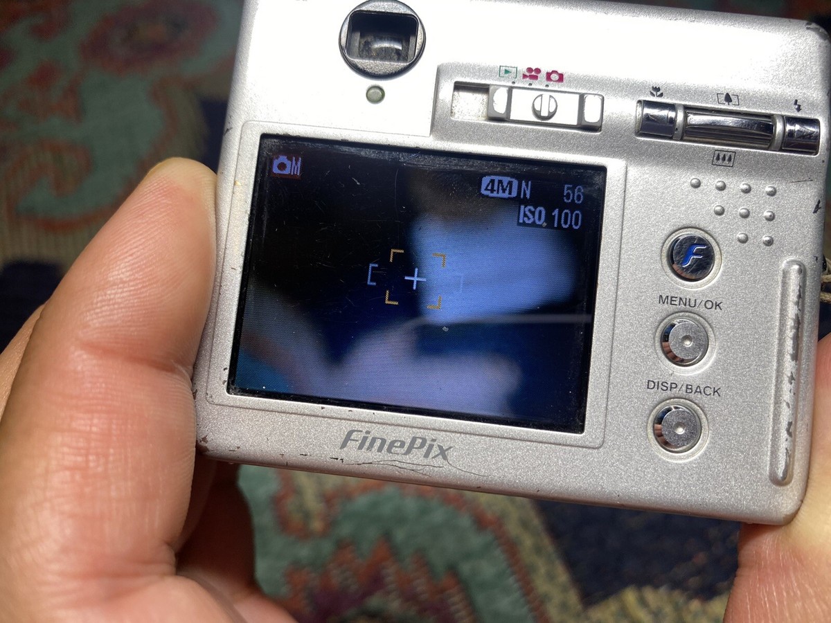 Fujifilm FinePix F Series F440 4.1MP Digital Camera WORKS WITH