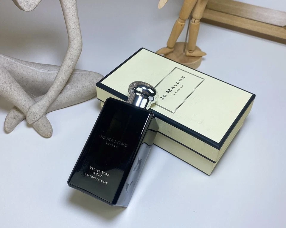 Velvet Rose & Oud por Jo Malone 3,4 fl oz/100 ml Eau de Cologne Intenso para Mujer Foto 3 de 4