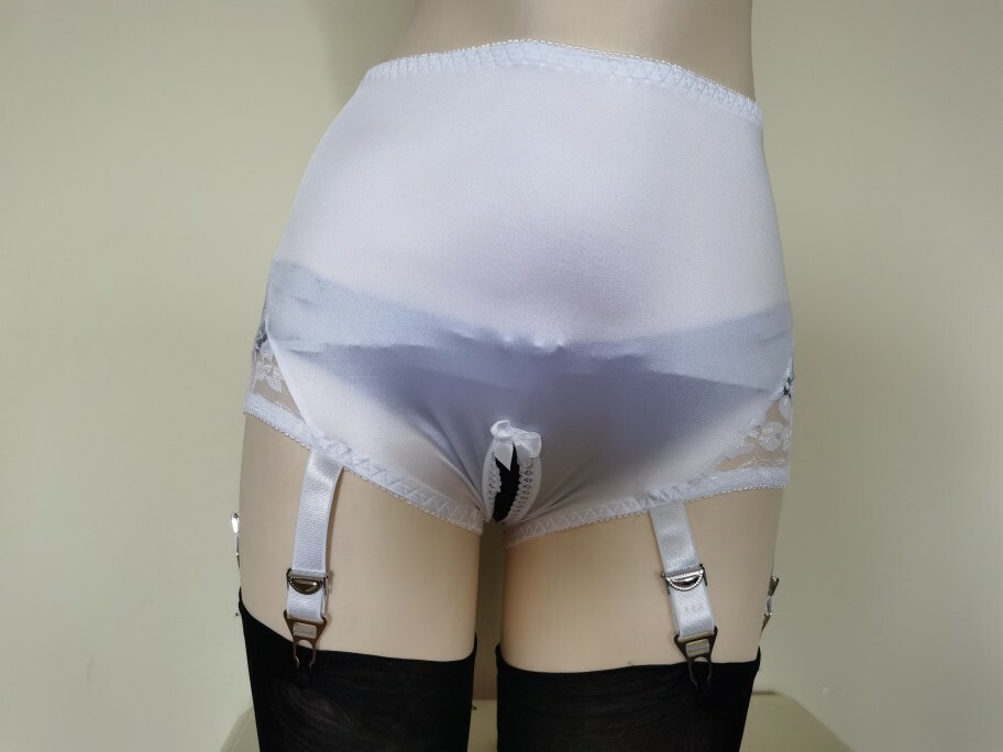 xxl garter belt Hanky Panky Signature Lace Garter Belt main image 0