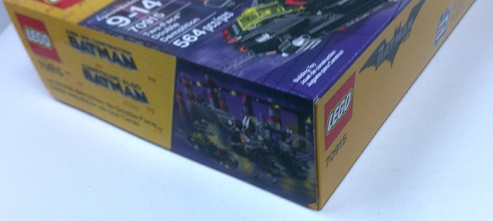 LEGO Batman 70915 Two-Face Double Demolition 564 Pieces Brand New & Sealed - Image 4 of 4