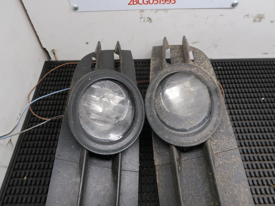AUDI A6 2005-2008 GENUINO PARACHOQUES INFERIOR IZQUIERDO Y DERECHO FAROS ANTINIEBLA Y REJILLAS OEM Foto 2 de 4