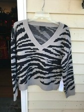 Lumiere Womens Size M Sweater Black Gray V-NECK