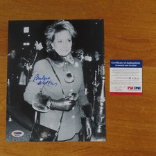 Broadcast Journalist BARBARA WALTERS signed 8x10 Photo PSA / DNA M83841