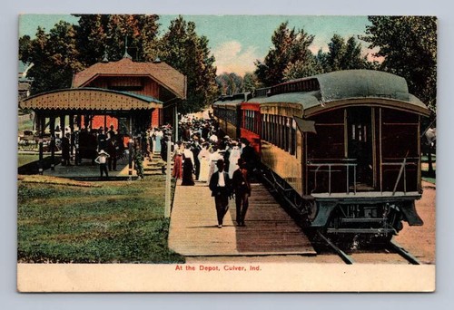 Bahnhof Bahnsteig DURCHGANG Indiana antike Eisenbahn Depot Postkarte 1910er