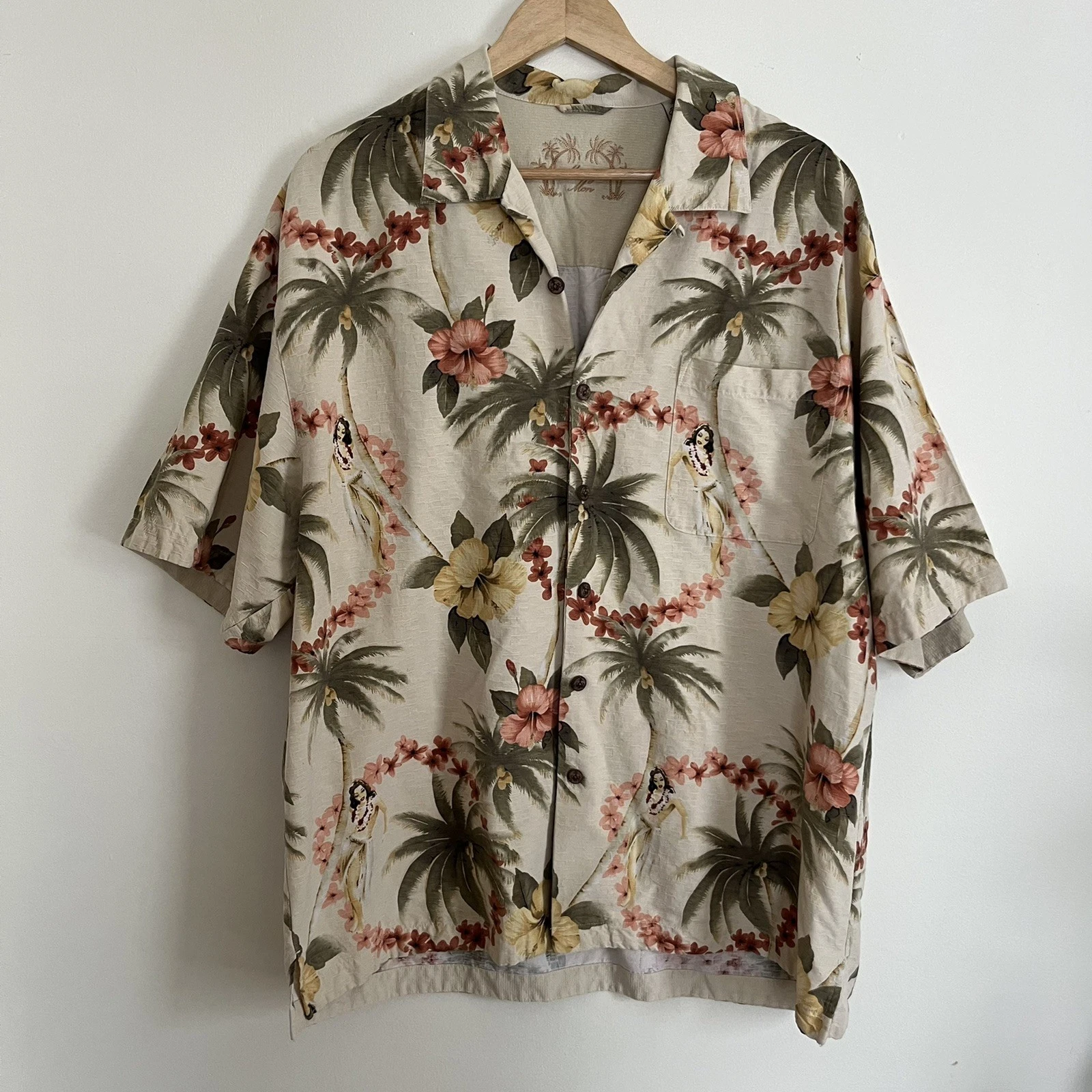 Montego Mon 100% Silk Hawaiian Tropical Print Hawaii Button Down Tan Shirt XL
Opens in a new window