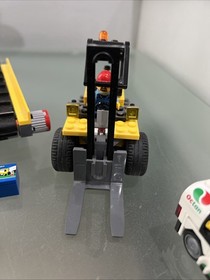 LEGO City cargo terminal 60022 Incomplete