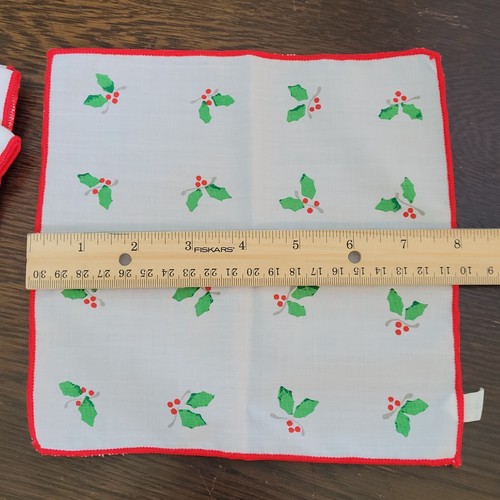 Vintage Christmas Hankerchief 4 pc Lot Lillian Vernon Holly 8" x 8" Hong Kong - Picture 4 of 6