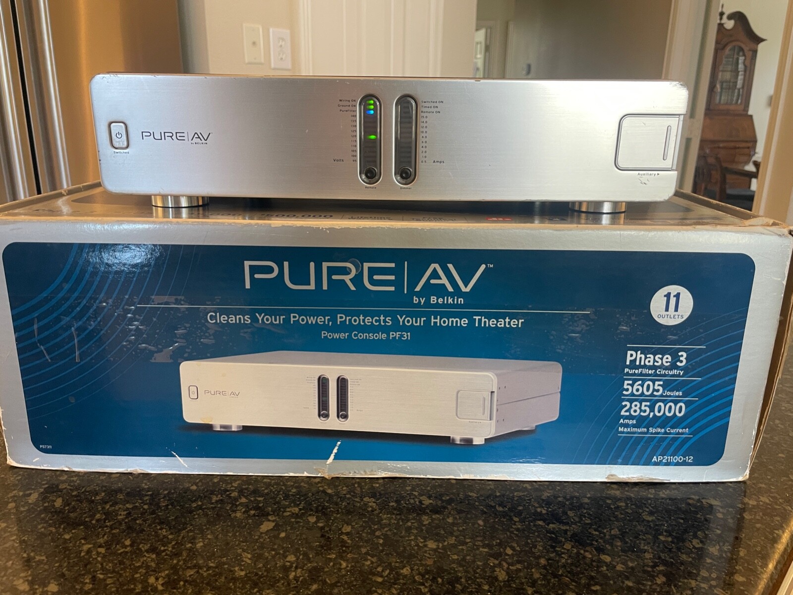 Belkin Pure AV 11outlet Home Theater Power Console Conditioner Pf31d