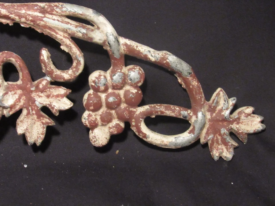 Cabezal de frontón fundido Shabby Chic de colección viñedo 19 1/2" uvas y vides salvamento Foto 4 de 4