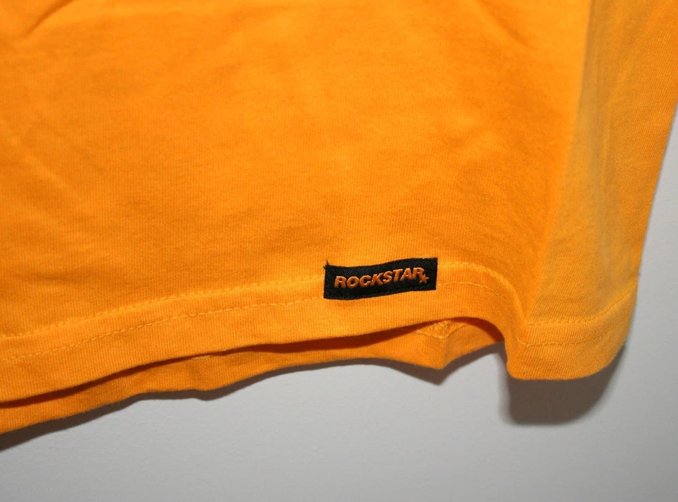 Camiseta Amarilla Brillante Rock Star Videojuego Logo Promocional Nueva de Lote Antiguo Sin Usar Talla Mediana Foto 3 de 4