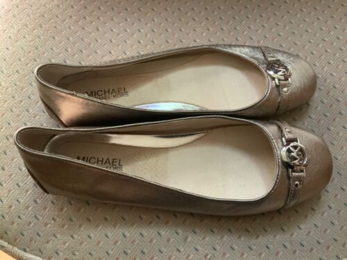 MICHAEL KORS Pale Metallic Gold leather ballet flat shoes logo plaque Wm US 9M - Picture 3 of 5