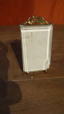 Ancien CADRE / PORTE-PHOTO 19ème en Verre Biseauté et Laiton. Noeud Louis XVI - Photo 1/4