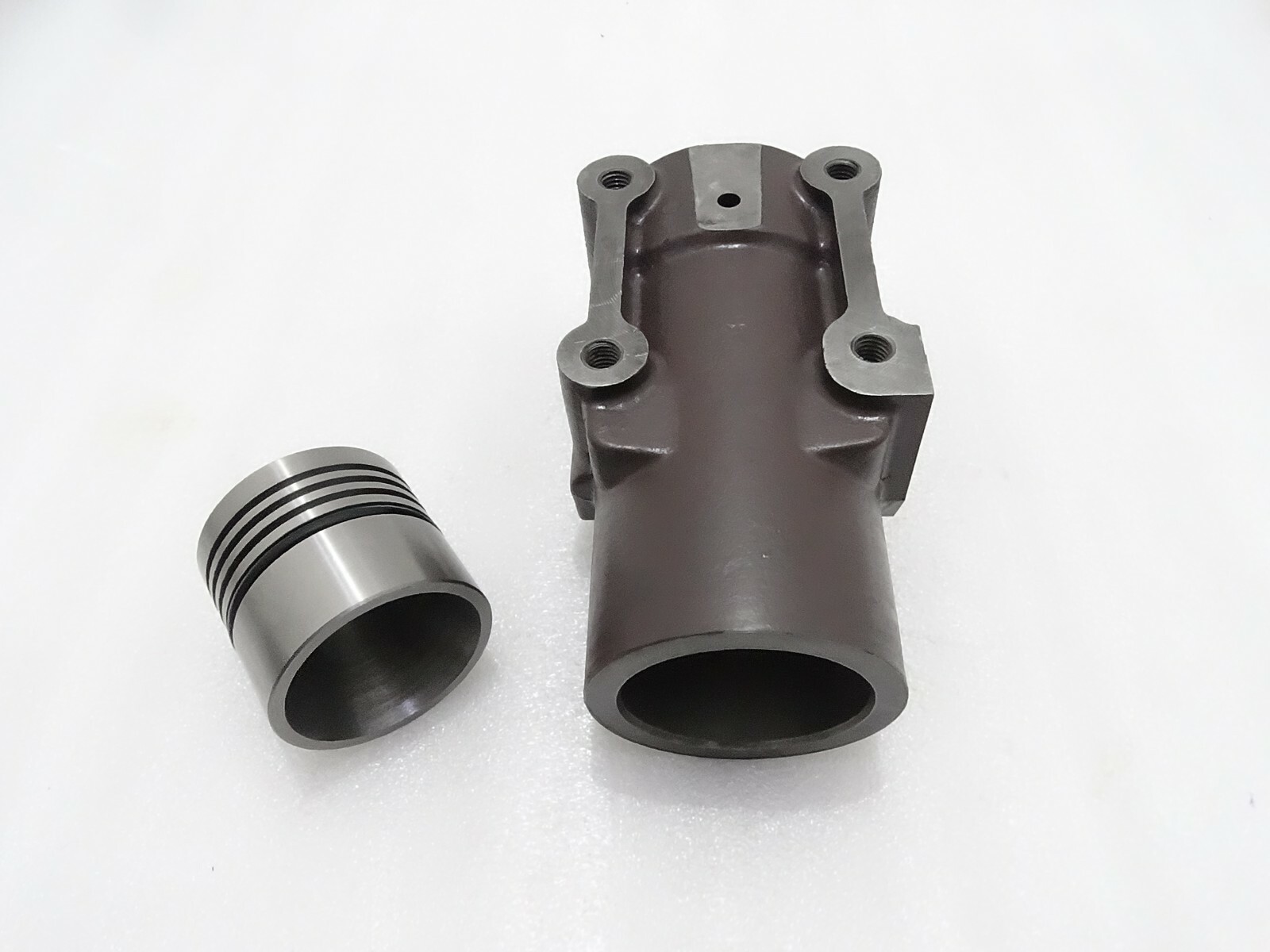 HQ MASSEY FERGUSON 1035 RAM CYLINDER WITH PISTN (76MM)