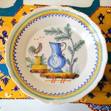 Nevers. Assiette en faïence décor coq et aiguière, XIXe siècle