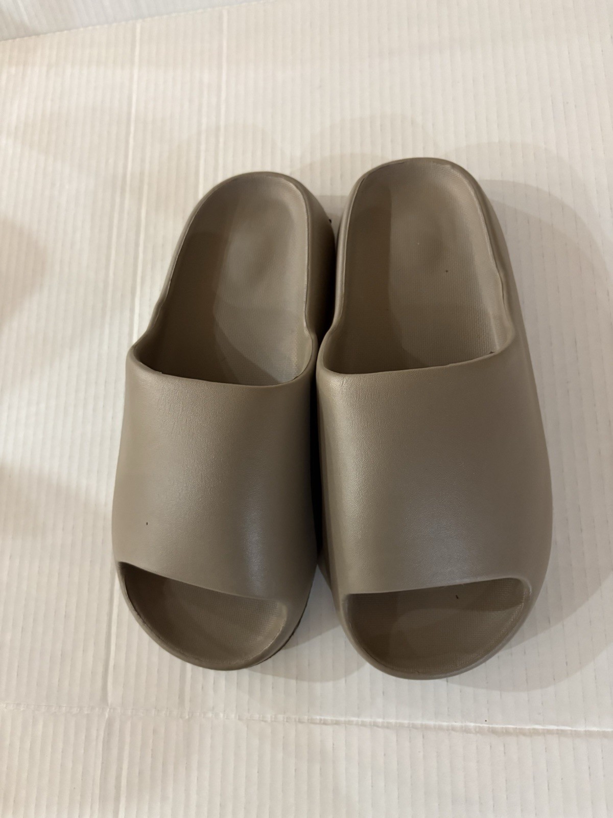 SAOLA Pantofole unisex Lawensiyu suola antiscivolo morbida leggera marrone chiaro nuove taglia 9 5 10