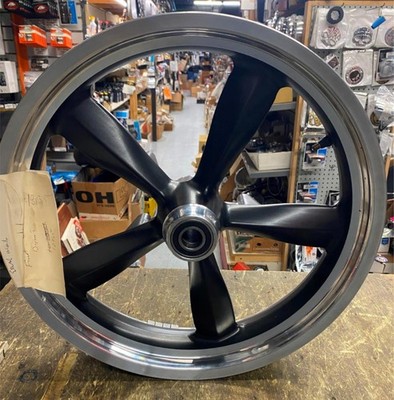 Harley Switchback Switch Back Dyna Front Mag Wheel 18x3.5 5 Spoke Mag FLD Nice!