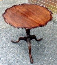 Chippendale period mahogany table pie crust tilt top lamp side wine Georgian
