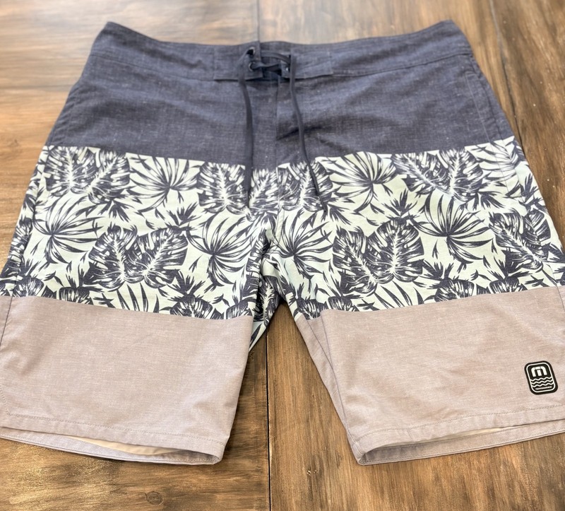 Travis Mathew Swim Trunks size 34 stretch blue and grey NWOT
